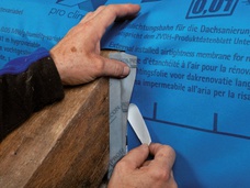 5. Collez le ruban adhésif sur la membrane